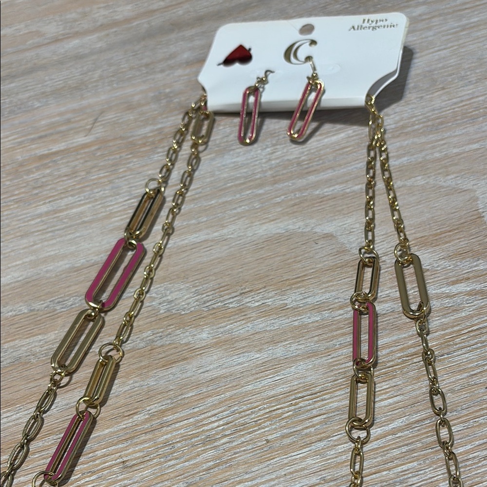 Charming Charlie Gold and Pink Necklace Modern Minimalist Design